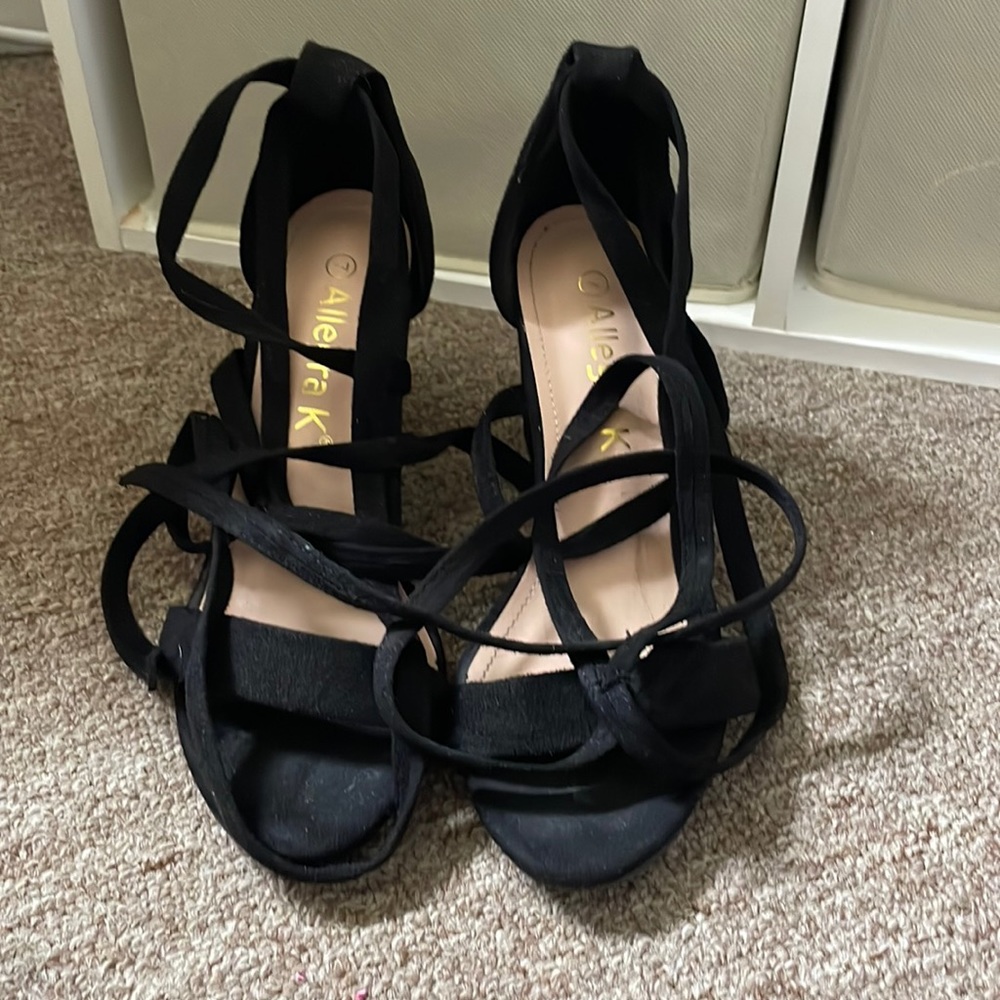 Black tie heals / very cute /size 7